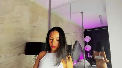 Zoe  online show from April 9, 6:19 am