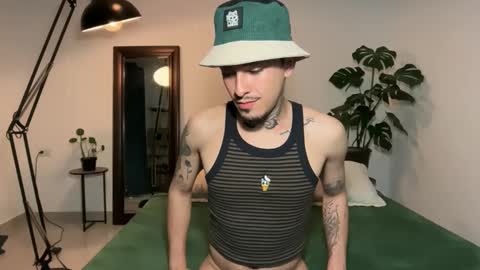 noah_and_steven online show from June 11, 12:32 am