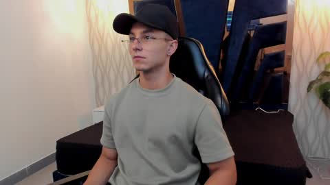 Noah online show from April 2, 5:42 pm