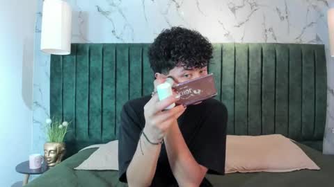 noah_dupont_ online show from December 22, 11:39 am