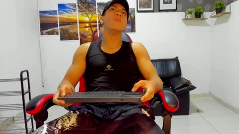 noah_flynn1 online show from September 17, 4:05 am