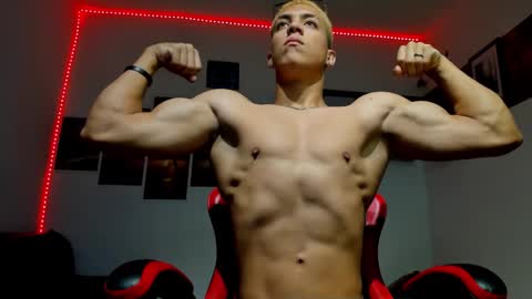 noah_flynn1 online show from October 4, 6:22 am