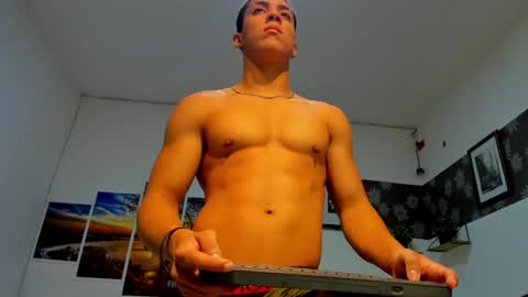 noah_flynn1 online show from September 18, 4:27 am