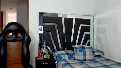 Noah Harris01 online show from January 8, 1:39 pm