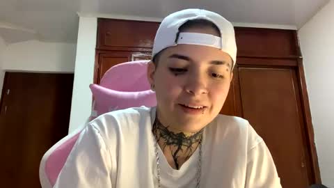 noah hehim    online show from January 24, 2:07 am