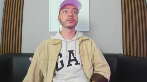 Snapshot of noah_ricci_ chatting on January 27, 12:05 pm online show from January 27, 12:05 pm