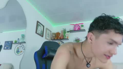 noah tyler  online show from May 26, 8:37 pm