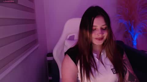 noah_white3 online show from January 14, 3:25 am