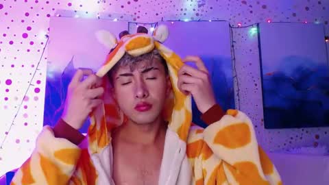 Snapshot of noah_xitruxx chatting on January 23, 4:04 pm Noah online show from January 23, 4:04 pm