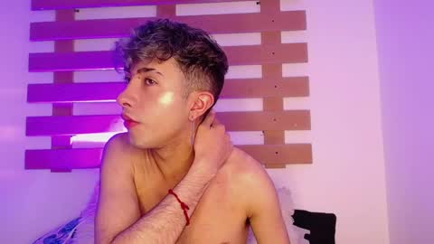 Snapshot of noah_xitruxx chatting on January 28, 3:35 pm Noah online show from January 28, 3:35 pm