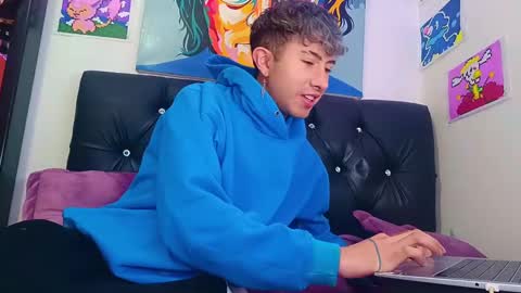 Snapshot of noah_xitruxx chatting on February 5, 6:59 pm Noah online show from February 5, 6:59 pm