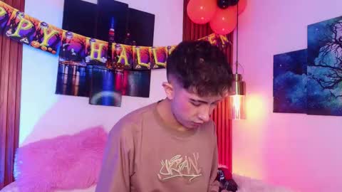 Snapshot of noah_xitruxx chatting on October 7, 1:07 pm Noah online show from October 7, 1:07 pm