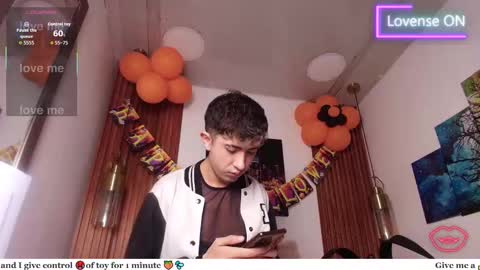 Snapshot of noah_xitruxx chatting on October 20, 3:55 am Noah online show from October 20, 3:55 am