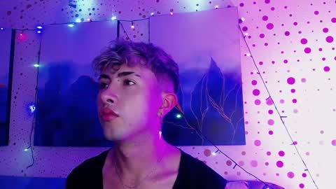 Snapshot of noah_xitruxx chatting on January 22, 6:52 pm Noah online show from January 22, 6:52 pm