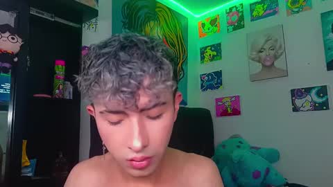 Snapshot of noah_xitruxx chatting on February 2, 1:34 am Noah online show from February 2, 1:34 am