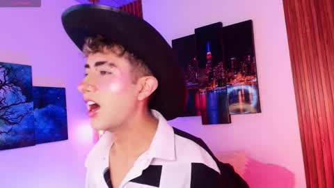 Snapshot of noah_xitruxx chatting on October 3, 1:52 pm Noah online show from October 3, 1:52 pm