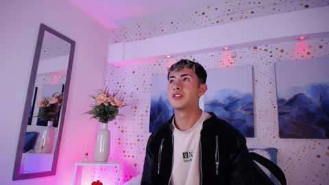 Snapshot of noah_xitruxx chatting on September 16, 12:51 pm Noah online show from September 16, 12:51 pm