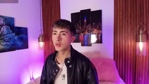 Snapshot of noah_xitruxx chatting on September 30, 12:59 pm Noah online show from September 30, 12:59 pm