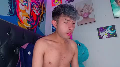 Snapshot of noah_xitruxx chatting on February 4, 7:55 pm Noah online show from February 4, 7:55 pm