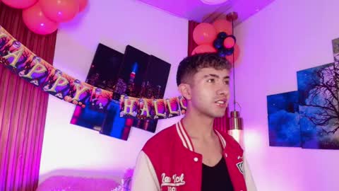 Snapshot of noah_xitruxx chatting on October 13, 2:13 am Noah online show from October 13, 2:13 am