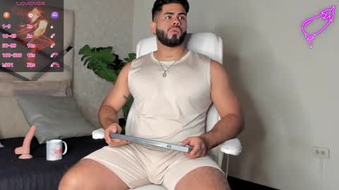 Snapshot of noahcrux chatting on February 19, 11:49 am Noah online show from February 19, 11:49 am
