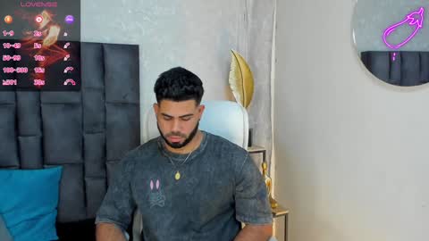 Snapshot of noahcrux chatting on February 15, 12:54 pm Noah online show from February 15, 12:54 pm