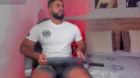 Snapshot of noahcrux chatting on September 19, 8:01 pm Noah online show from September 19, 8:01 pm