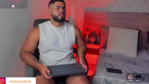 Snapshot of noahcrux chatting on September 16, 7:50 pm Noah online show from September 16, 7:50 pm