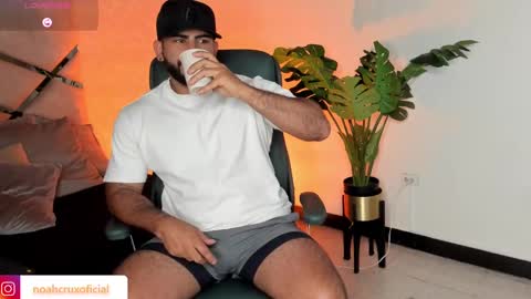 Snapshot of noahcrux chatting on September 12, 12:29 pm Noah online show from September 12, 12:29 pm