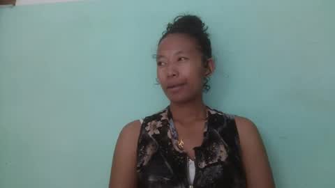 Snapshot of noellah chatting on March 6, 5:24 am noellah online show from March 6, 5:24 am