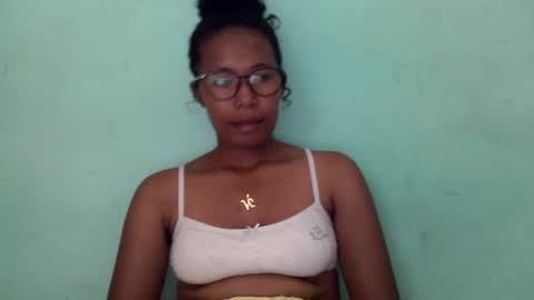 Snapshot of noellah chatting on March 6, 11:58 am noellah online show from March 6, 11:58 am