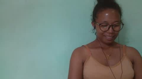 Snapshot of noellah chatting on March 3, 12:50 pm noellah online show from March 3, 12:50 pm