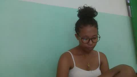 Snapshot of noellah chatting on March 5, 12:44 pm noellah online show from March 5, 12:44 pm