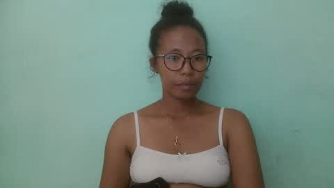 Snapshot of noellah chatting on March 4, 8:24 am noellah online show from March 4, 8:24 am