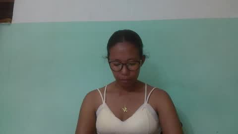 Snapshot of noellah chatting on March 2, 10:45 am noellah online show from March 2, 10:45 am