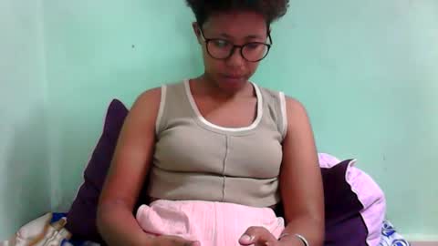 Snapshot of noellah chatting on October 20, 8:08 am noellah online show from October 20, 8:08 am