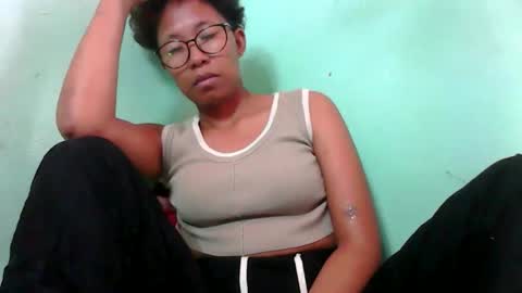 Snapshot of noellah chatting on October 10, 10:32 am noellah online show from October 10, 10:32 am