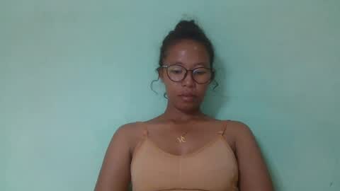 Snapshot of noellah chatting on March 3, 9:44 am noellah online show from March 3, 9:44 am