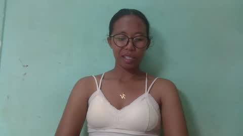 Snapshot of noellah chatting on March 2, 7:32 am noellah online show from March 2, 7:32 am