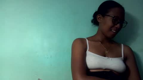 Snapshot of noellah chatting on March 11, 12:39 pm noellah online show from March 11, 12:39 pm