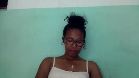 Snapshot of noellah chatting on March 6, 3:02 pm noellah online show from March 6, 3:02 pm