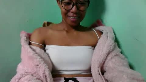 Snapshot of noellah chatting on October 9, 8:42 am noellah online show from October 9, 8:42 am