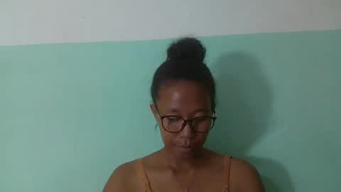 Snapshot of noellah chatting on March 3, 5:52 pm noellah online show from March 3, 5:52 pm