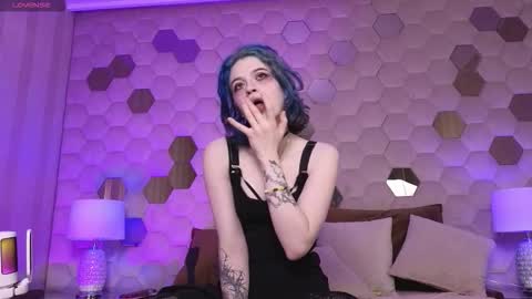 Elly online show from January 10, 11:32 pm