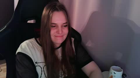 noir_ember_ online show from October 6, 12:23 pm