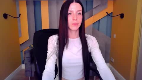 NoirDiva online show from May 9, 12:00 pm