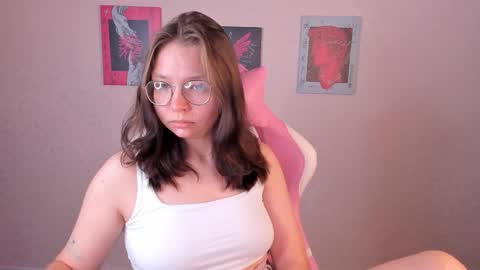Snapshot of noora_moore chatting on September 23, 12:15 am NOORA online show from September 23, 12:15 am