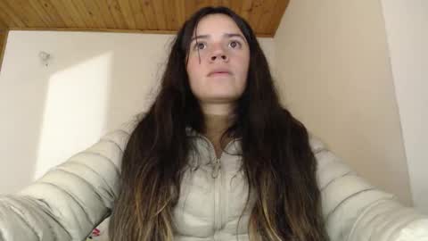 noreen_ online show from December 18, 11:22 pm