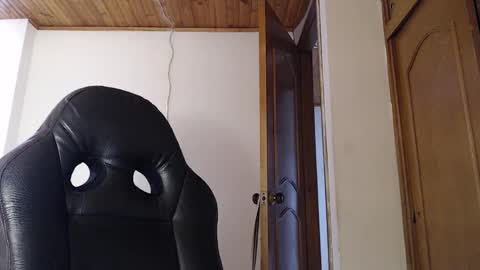 noreen_ online show from February 13, 9:29 pm