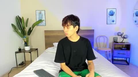 Snapshot of novaybrian chatting on September 25, 4:41 am NovayBrian online show from September 25, 4:41 am